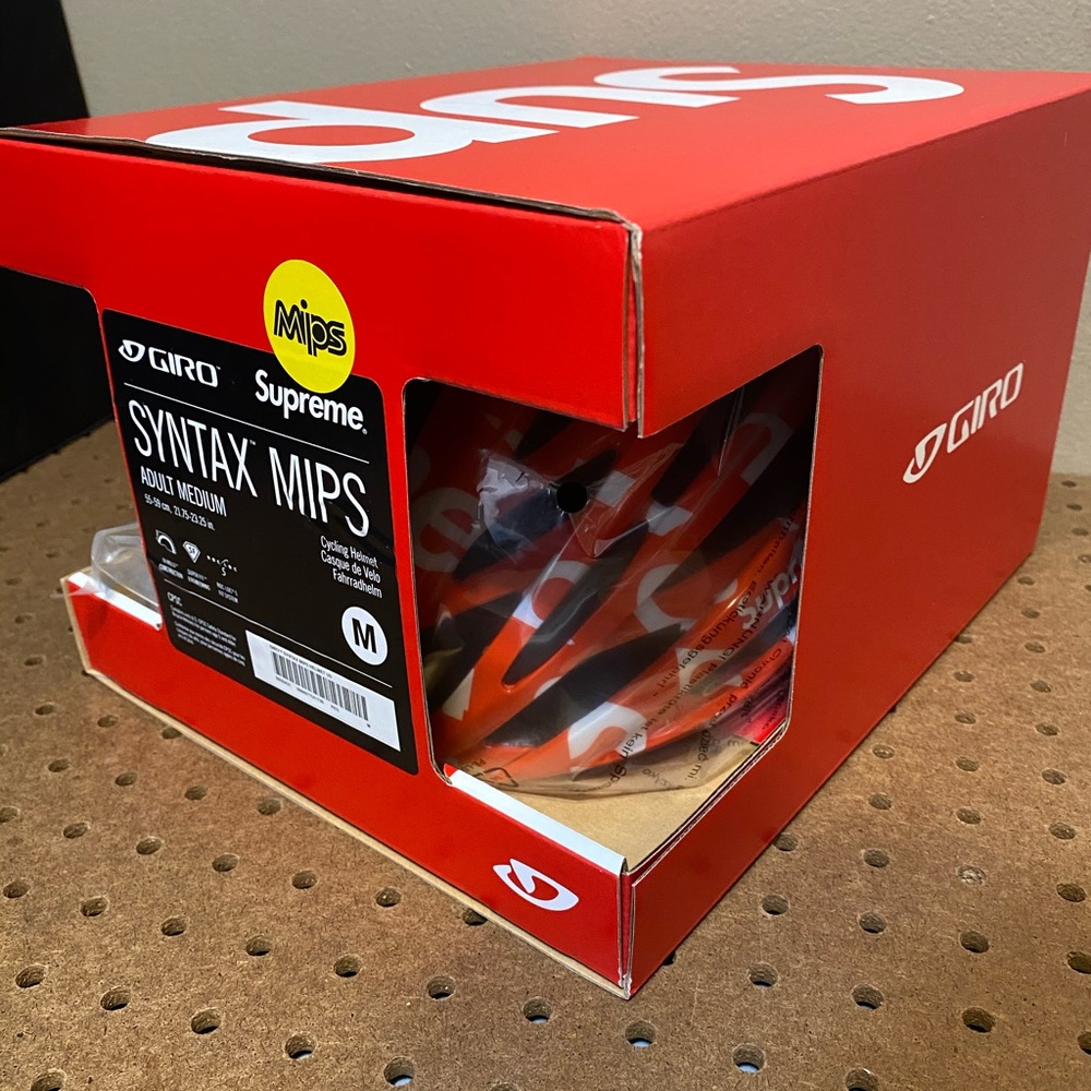 Supreme / Giro Syntax MIPS Red Bike Helmet 55-59cm - Picture 5 of 7